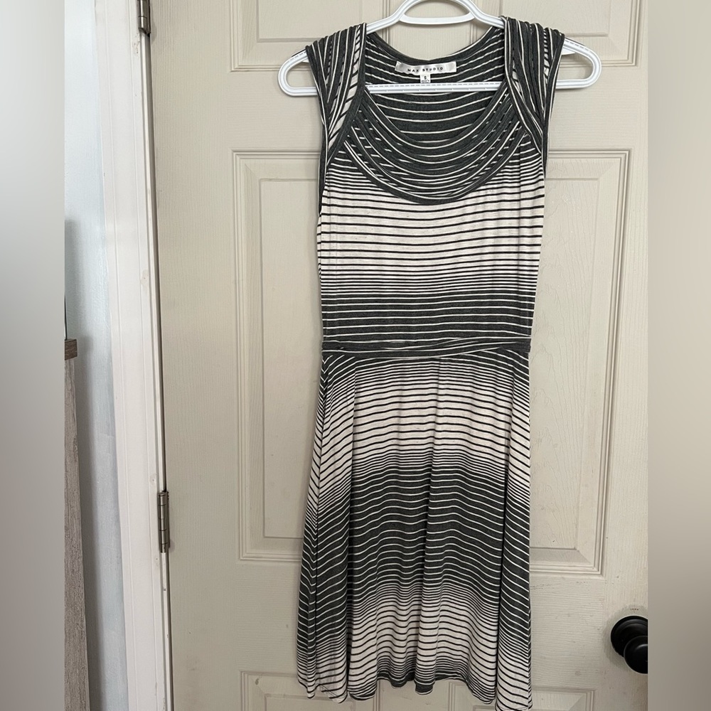 Max Studio Sleeveless Gray/White Striped Dress